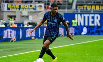 利物浦豪掷1.25亿欧元彻底重建右路，19岁德甲过人王+30岁荷兰铁卫组合呼之欲出！